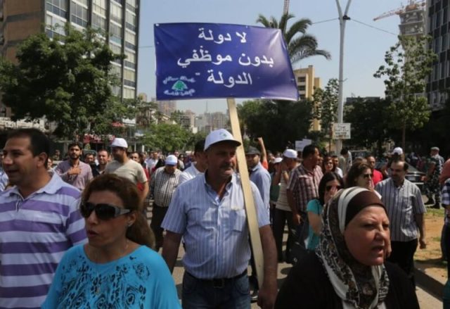 عمال القطاع العام بلبنان