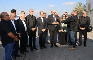 وزير الصحة يعلن عن تسلم الوزارة 14 سيارة إسعاف ومستلزمات طبية متكاملة من العتبة الحسينية